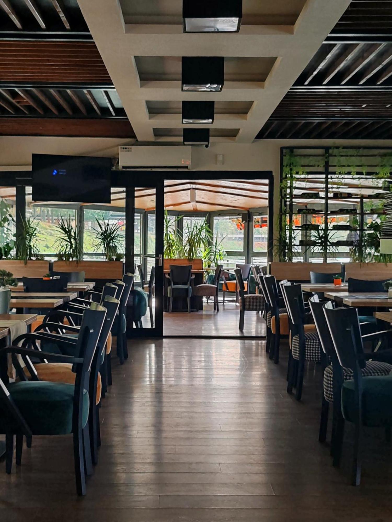 Cruiser Restoran Cuprija Exterior photo